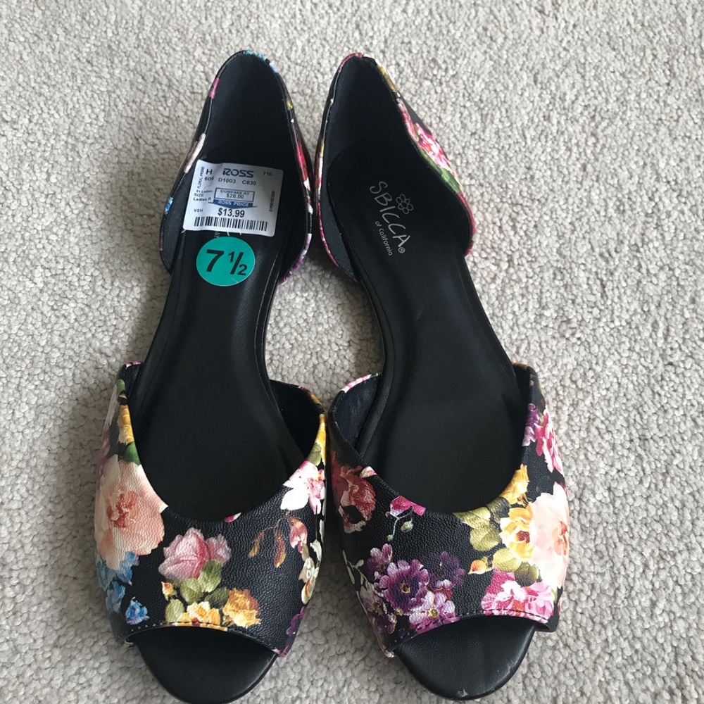 Ladies flats